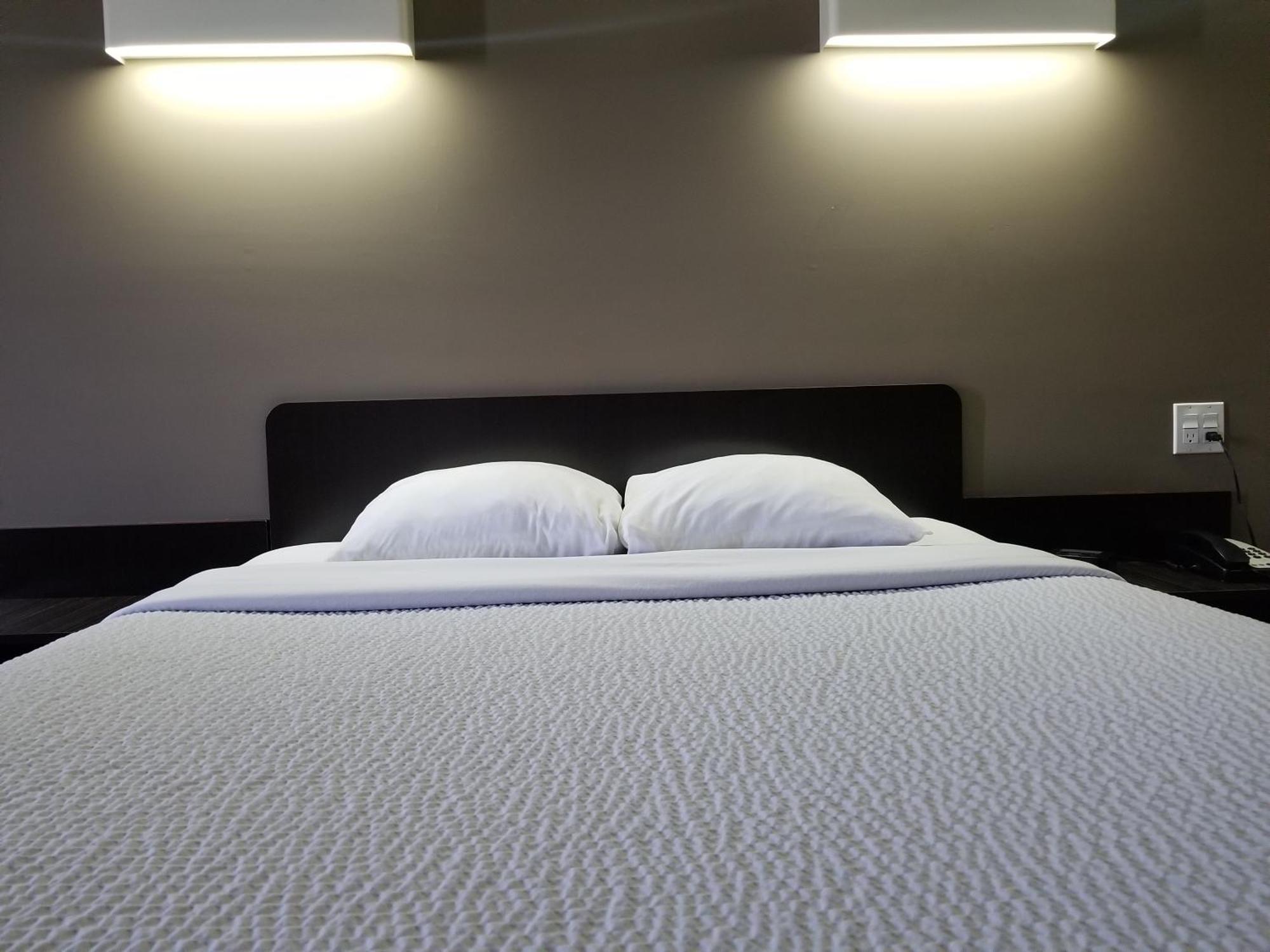 Joys Inn Innisfail, Ab Eksteriør bilde