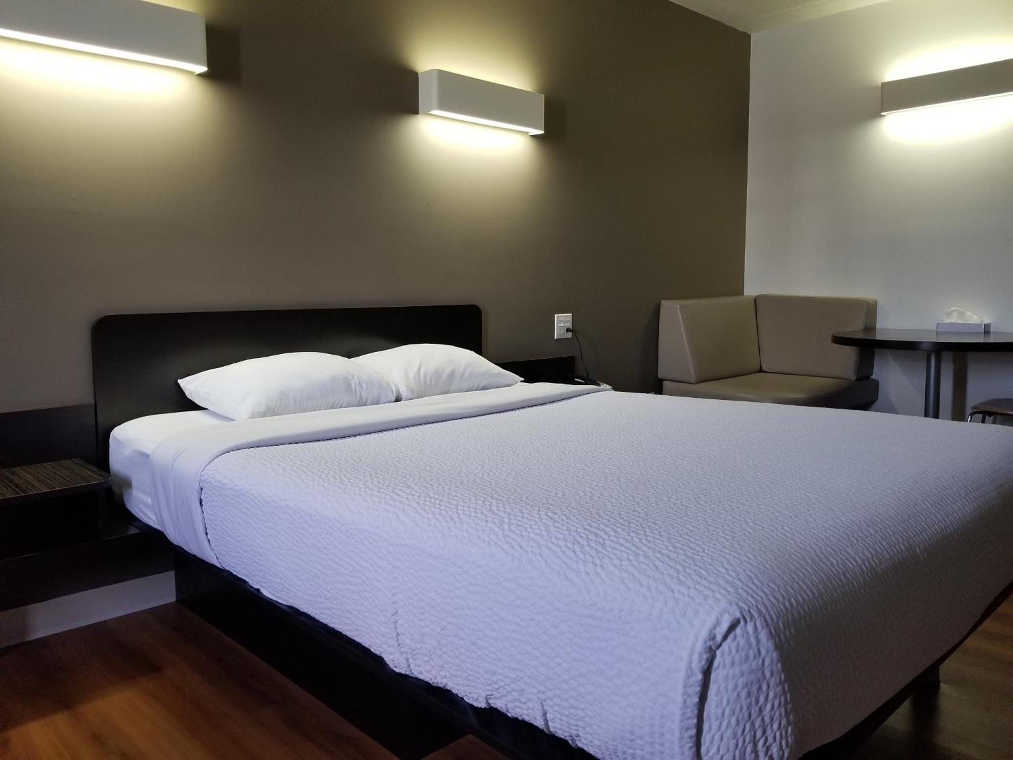 Joys Inn Innisfail, Ab Eksteriør bilde