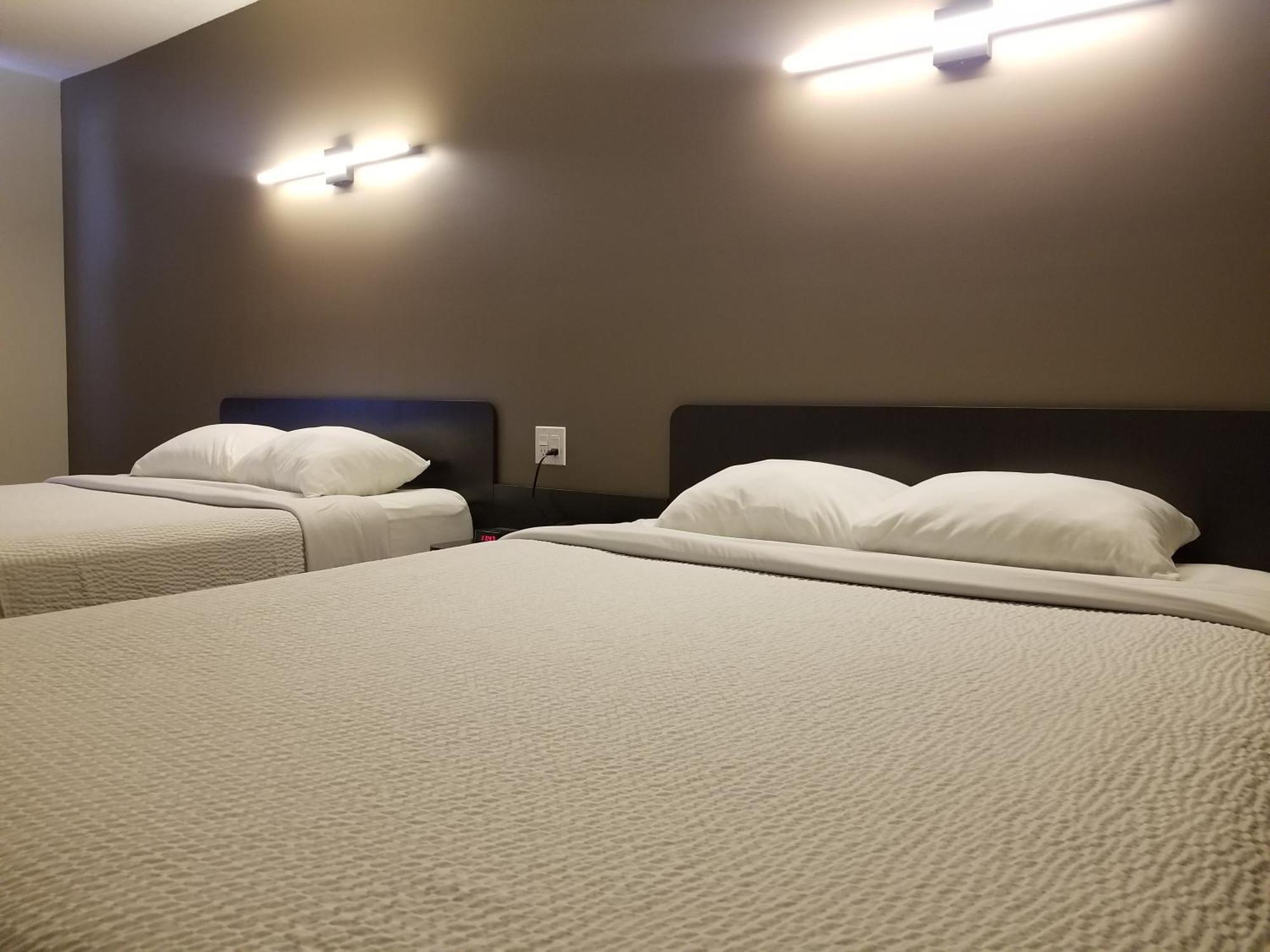 Joys Inn Innisfail, Ab Eksteriør bilde