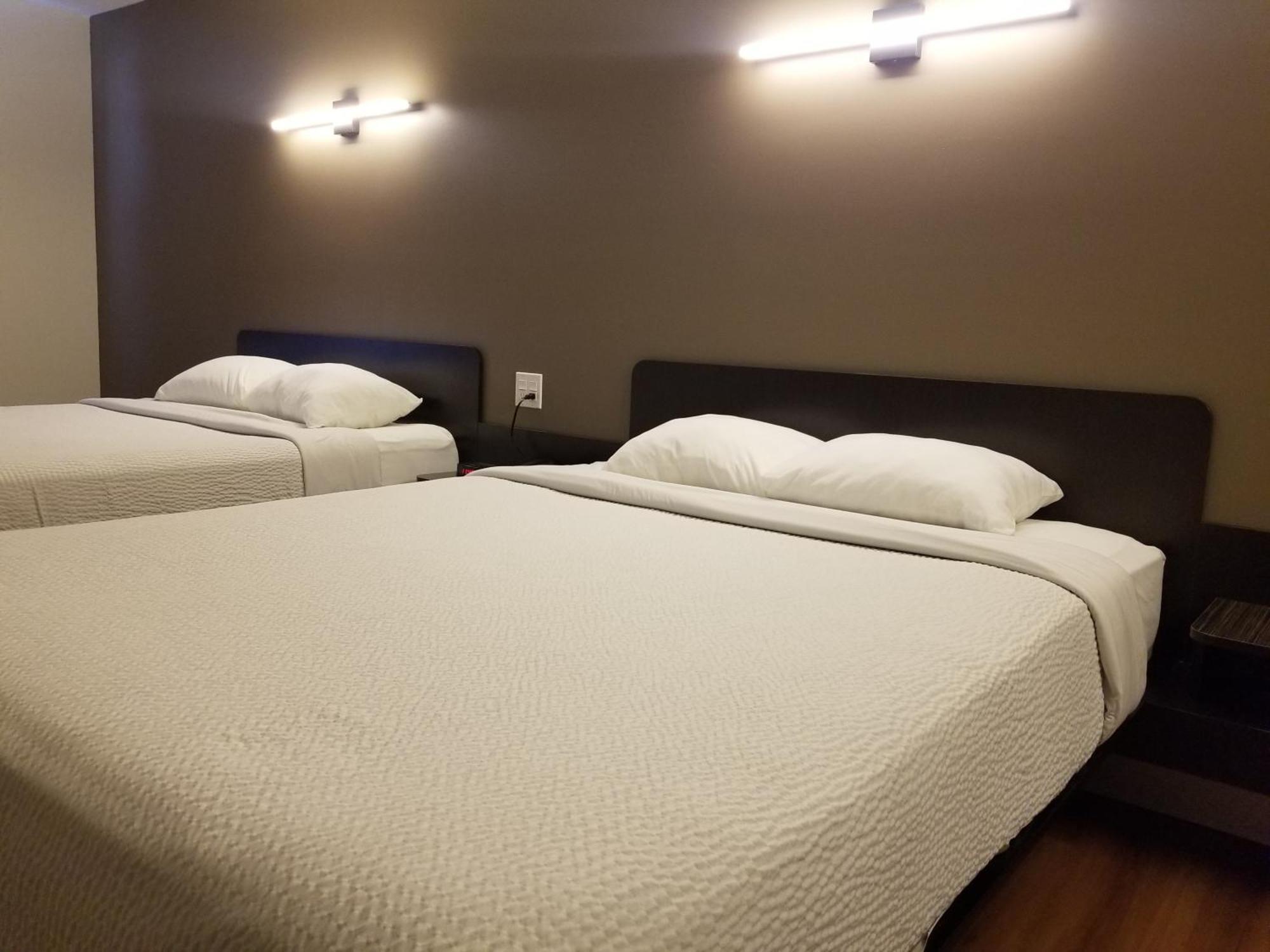 Joys Inn Innisfail, Ab Eksteriør bilde