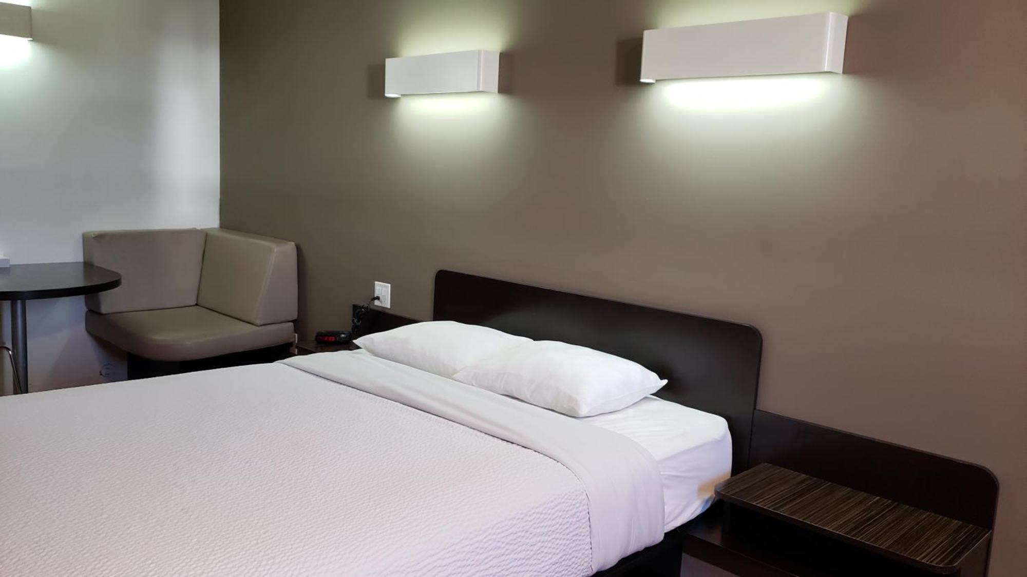 Joys Inn Innisfail, Ab Eksteriør bilde