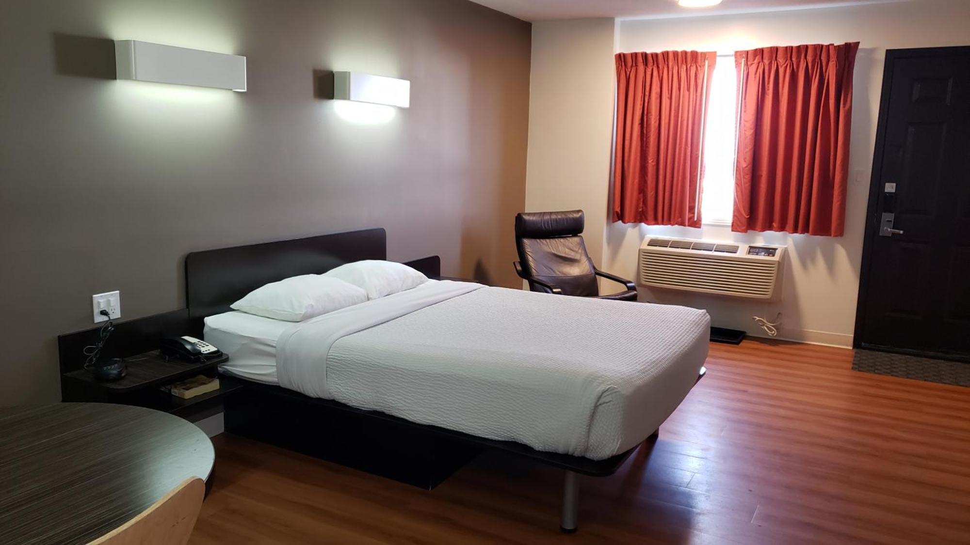 Joys Inn Innisfail, Ab Eksteriør bilde