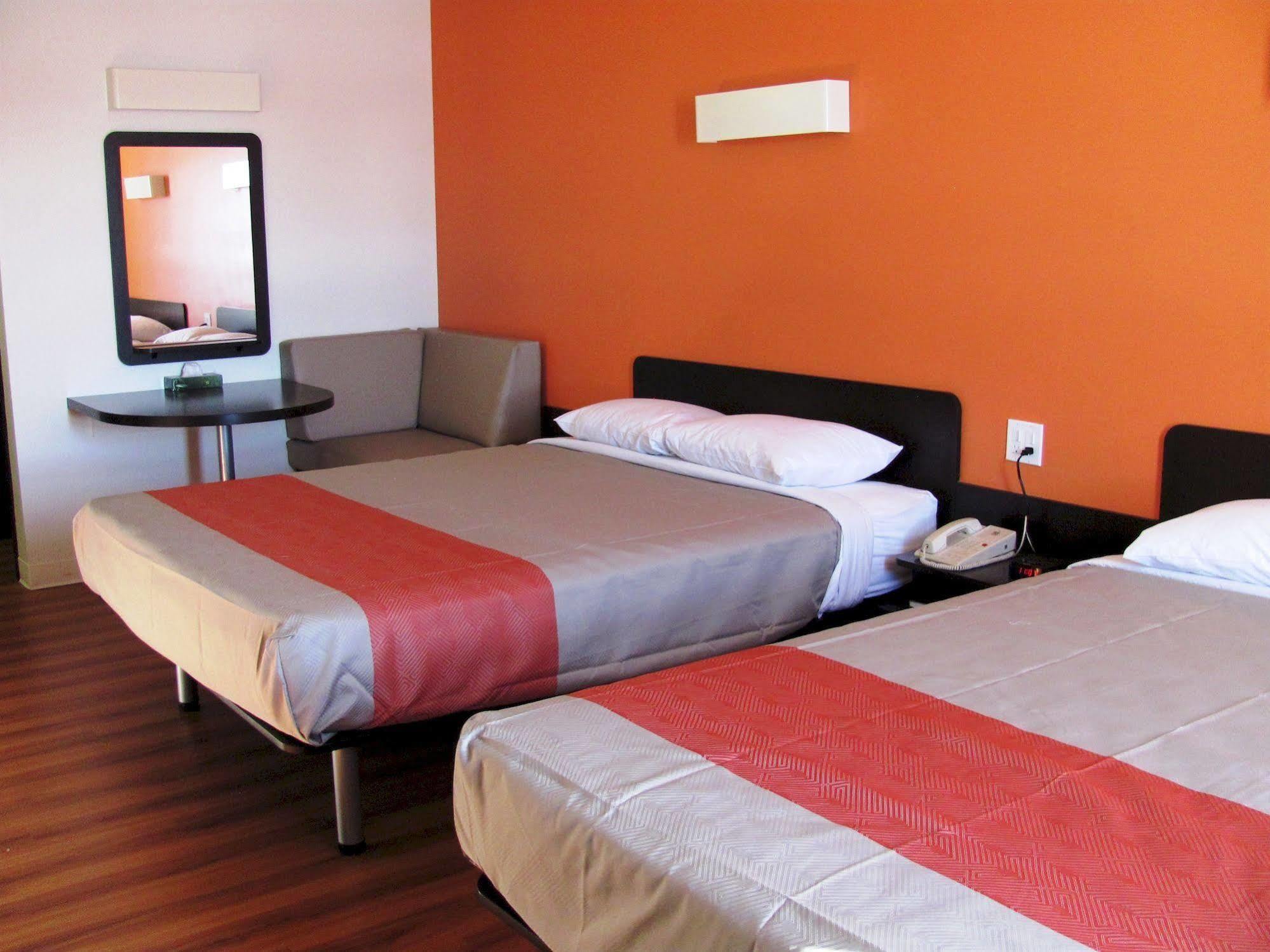 Joys Inn Innisfail, Ab Eksteriør bilde